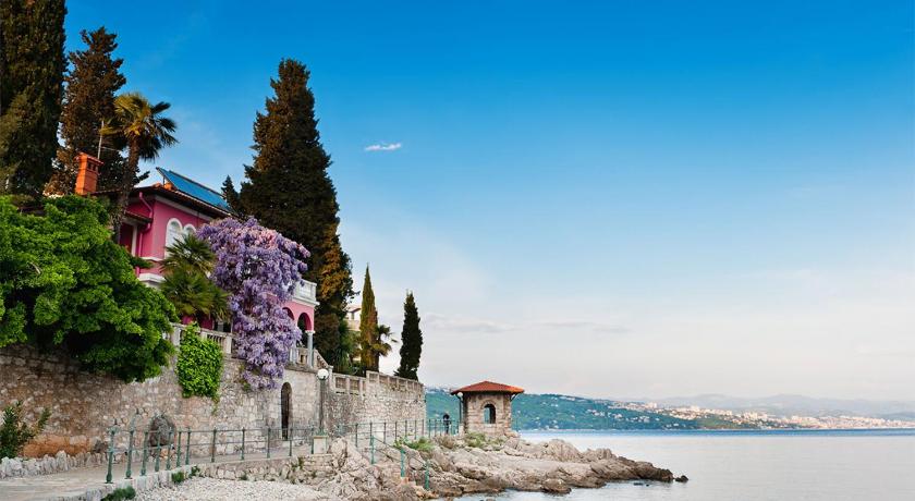 The routes of Habsburg (beach 70 m) — Hotel in Opatija
