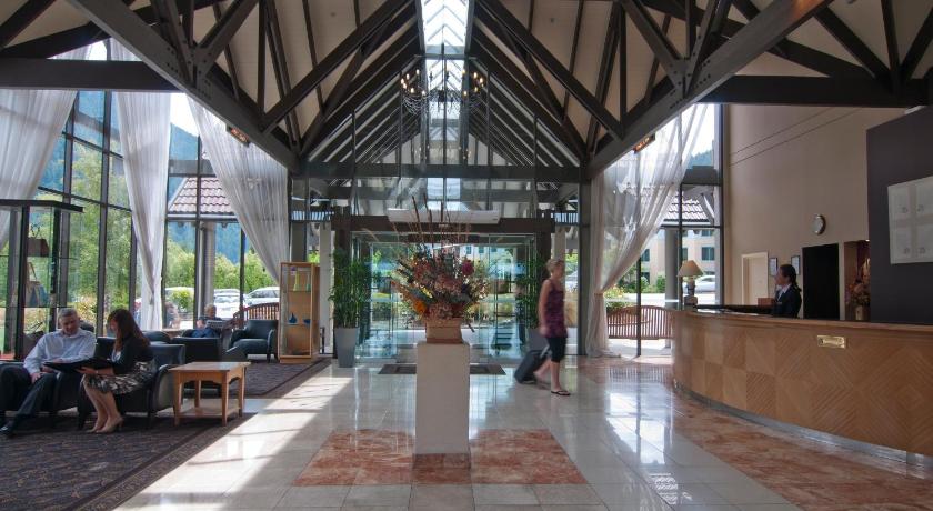Copthorne Hotel and Resort Queenstown Lakefront photo