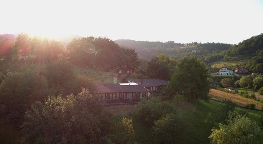 Bungalows Plivsko jezero — Hotel in Jajce