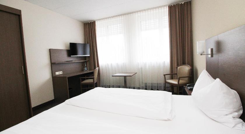 Hotel Berliner Ring photo