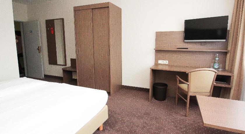 Hotel Berliner Ring photo
