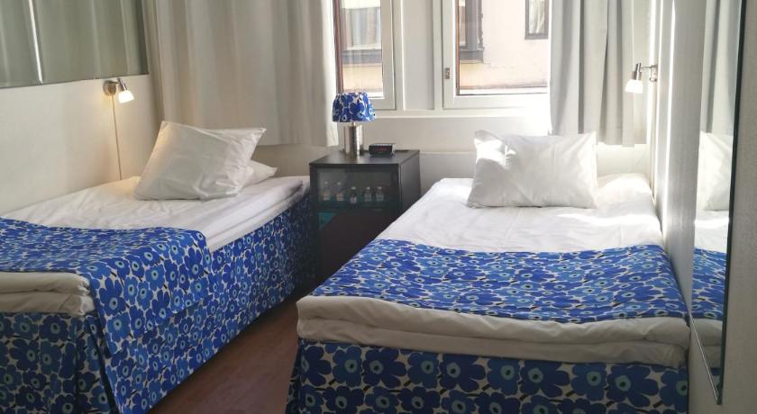 Image of 2 Single Bedsmy, 14 Square Meters, Small Bathroom With Shower, Nonsmoking 4
