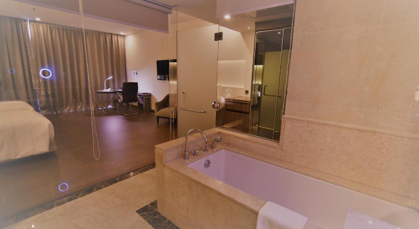 Image of Deluxe Twin City View 6