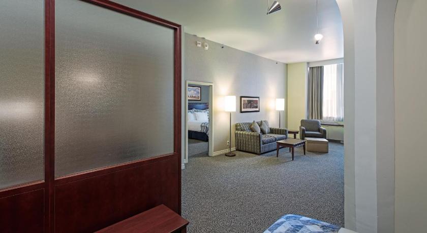 Le Square Phillips Hotel & Suites