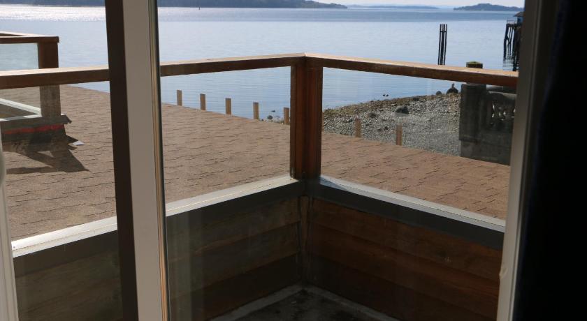 Nimpkish Hotel photo