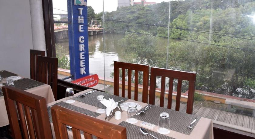 creek hotel photo