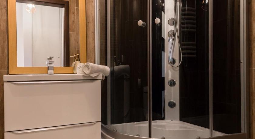 GoldenEye Apartment Center photo