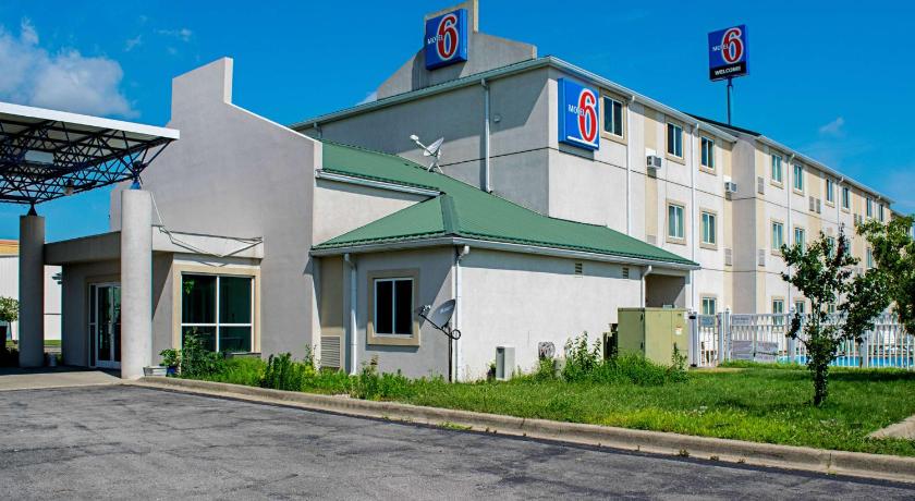 Motel 6-Seymour, IN - North photo