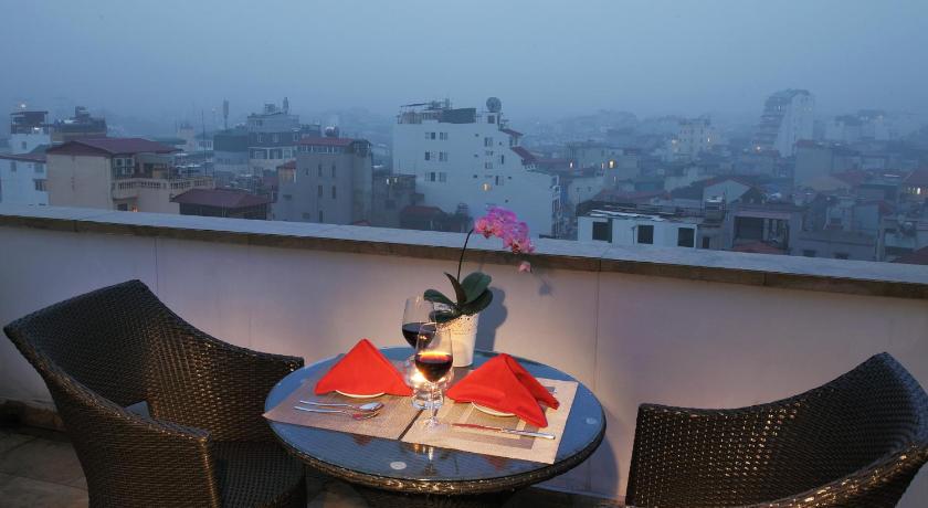 Ảnh của Suite Sang Trọng Có Ban Công (Luxury Suite with Balcony) 1