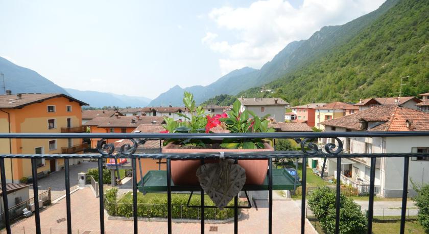 バゴリーノ B&B La Vecchia Tipografia - Lago D'Idro 3つ星 ホテル プール