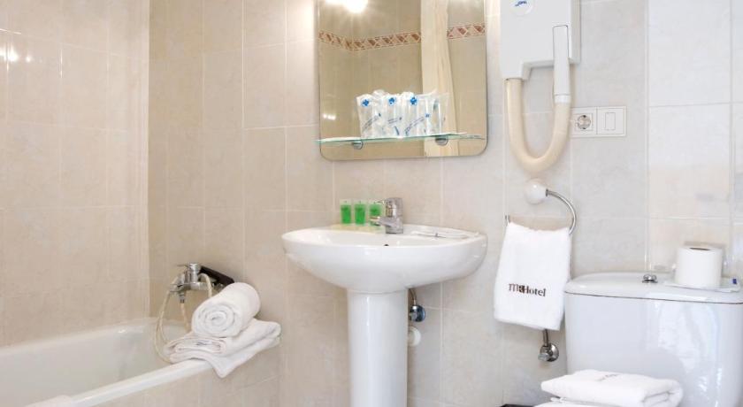 Image of Triple Room 8