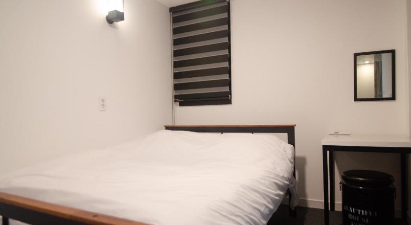 Image of Single Room with Private Bathroom 0