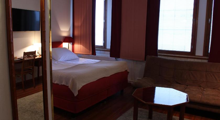 Image of 1 King Bed, Nonsmoking, Sauna 11
