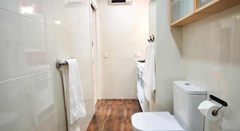 Heart of Triana Apartment - image 2