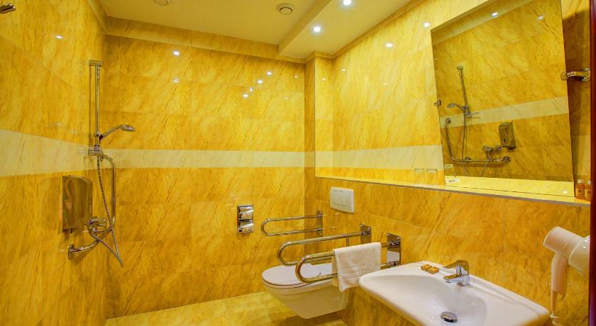 Hotel Holiday Park photo