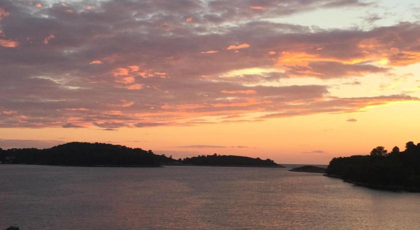 Apartments Pomestak — Hotel in Mljet