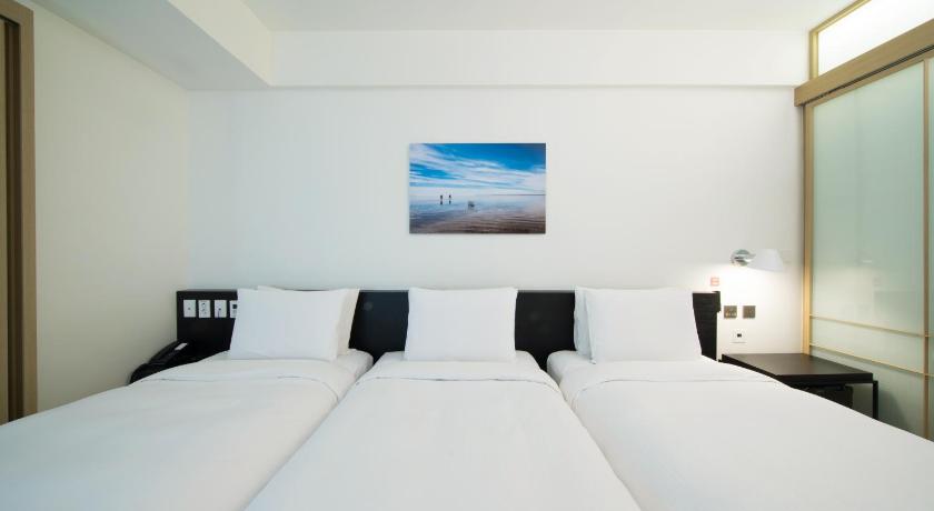 Image of Deluxe Triple 11