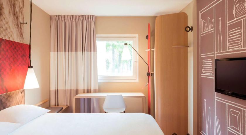 Image of Two Rooms next to Each Other 5