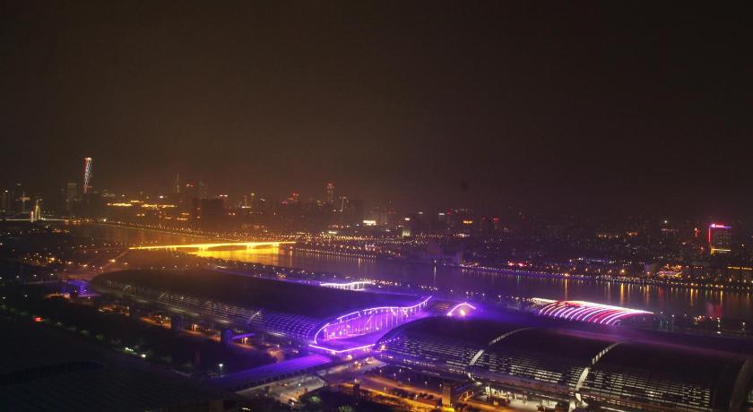 Image of Executive Suite with View 9
