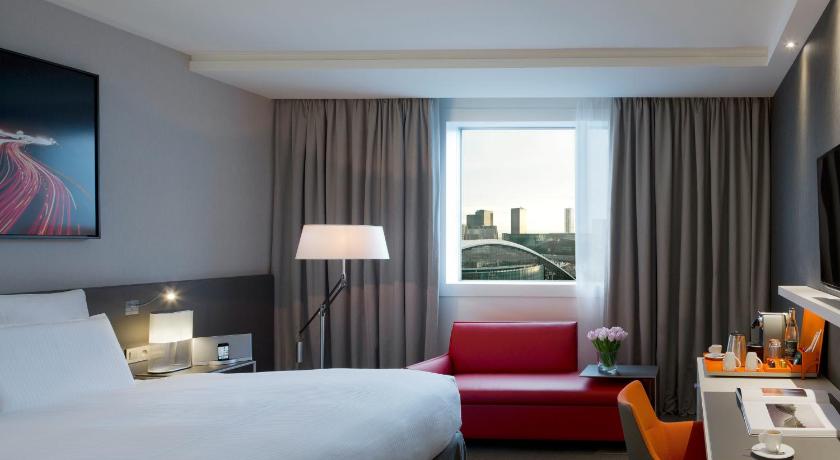 Image of Deluxe Room 1 King Bed 4
