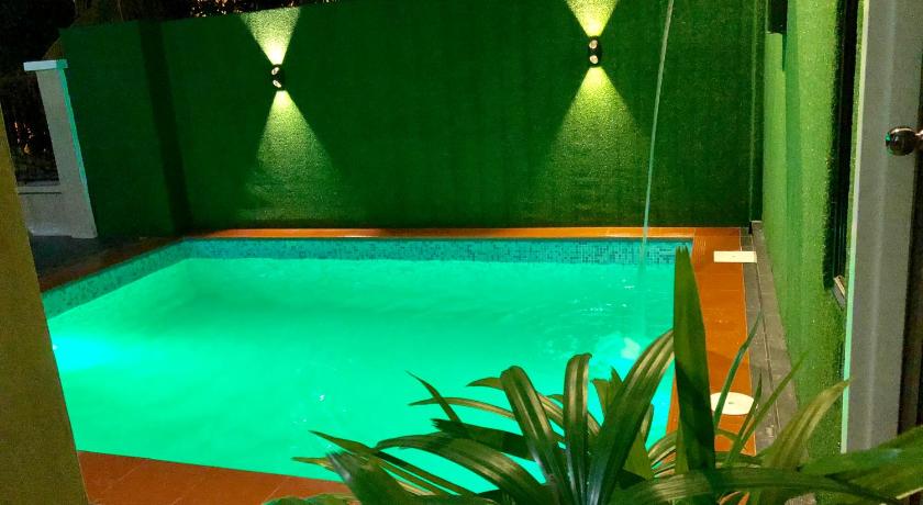 Suria Homestay 5 Bedroom House with Private Pool, Johor Bahru | Best