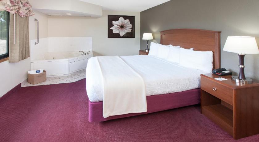 アイオワフォールズ (IA) AmericInn by Wyndham Iowa Falls 2つ星 ホテル スイート