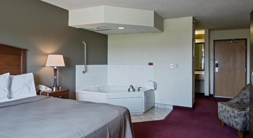 アイオワフォールズ (IA) AmericInn by Wyndham Iowa Falls 2つ星 ホテル スイート