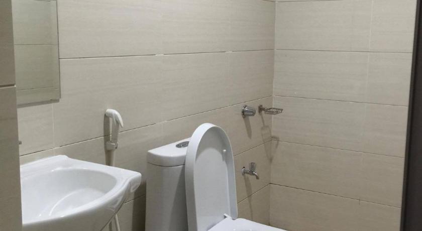 a white toilet sitting in a bathroom next to a sink, Meaco Royal Hotel-Plaridel in Plaridel (Bulacan)