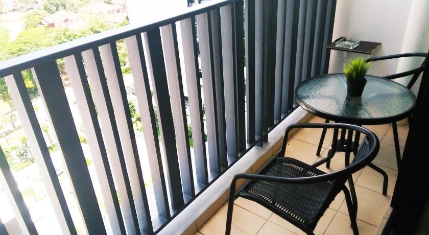 Image of Deluxe Two-Bedroom Apartment with Theme Park View 1
