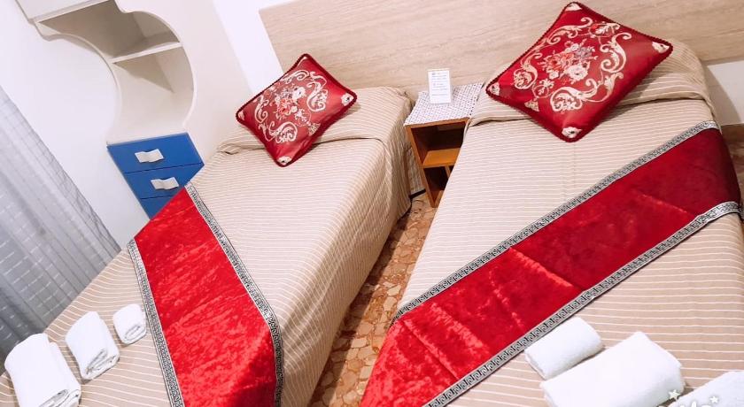 Image of Twin Room with Shared Bathroom 5