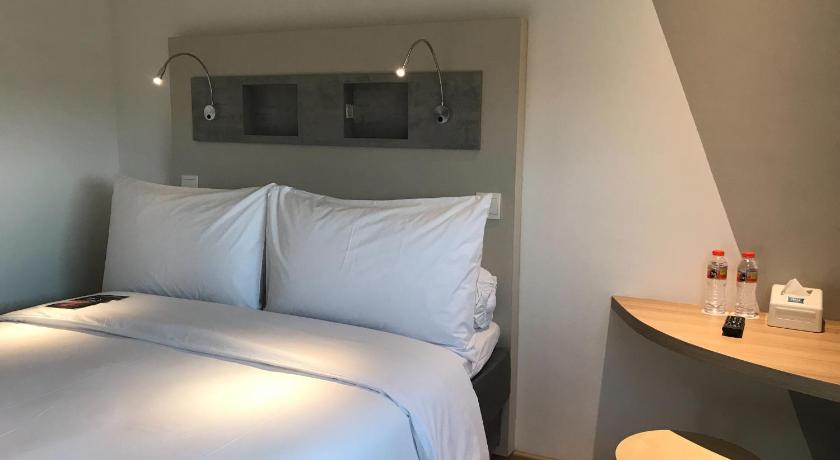 Image of Standard Room with 1 Queen Bed 5