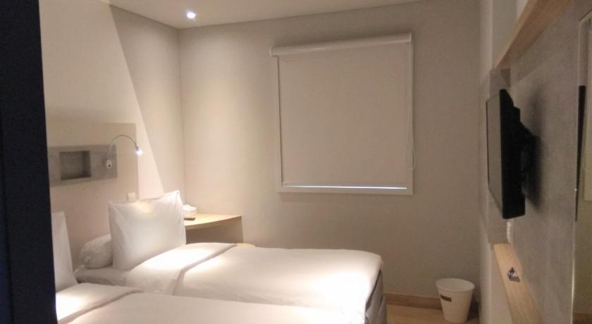 Image of Standard Room with 2 Single Beds 1