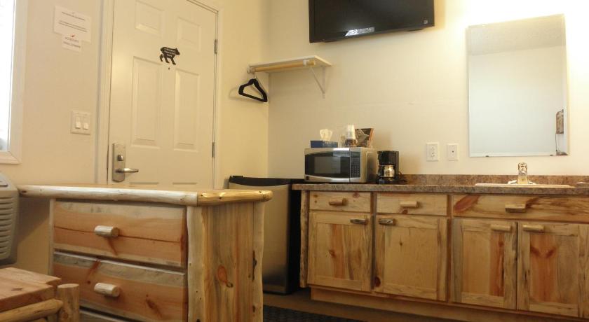 Bear's Den Lodge photo