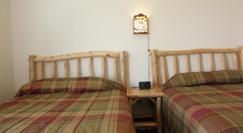 Bear's Den Lodge photo
