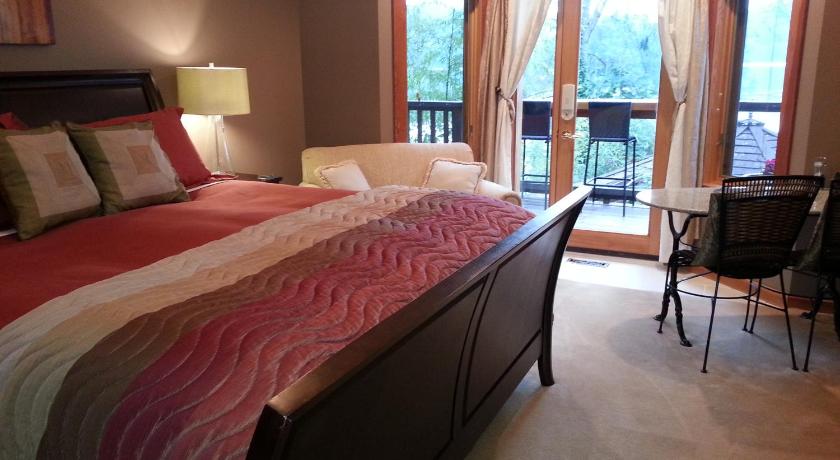 Image of King Suite with Ocean View 9