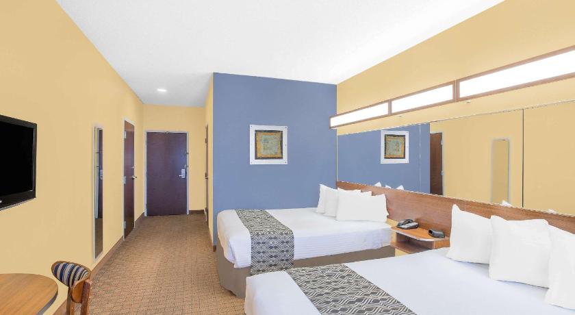 Microtel Inn & Suites by Wyndham Chili/Rochester Airport