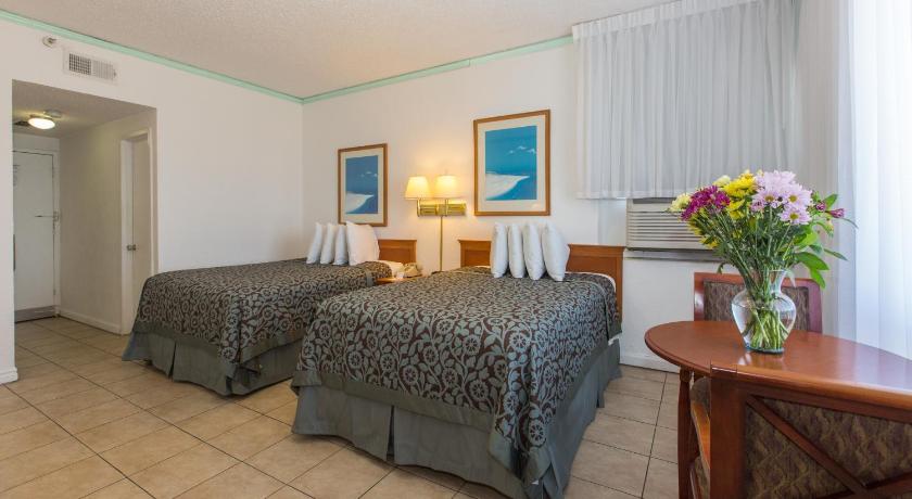 Days Hotel by Wyndham Thunderbird Beach Resort