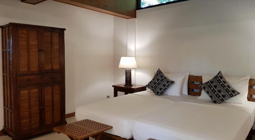 a bedroom with a bed and a lamp, Casitas de Victoria in Nasugbu