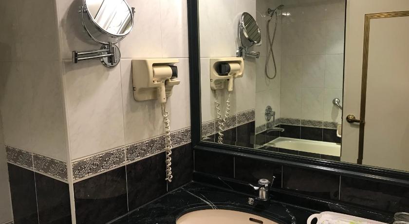 Bathroom, Sunrise Hotel in Tainan