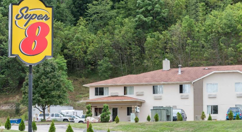 Super 8 By Wyndham Pittsburgh/Monroeville photo