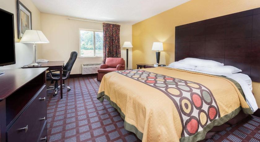 Super 8 By Wyndham Bloomington