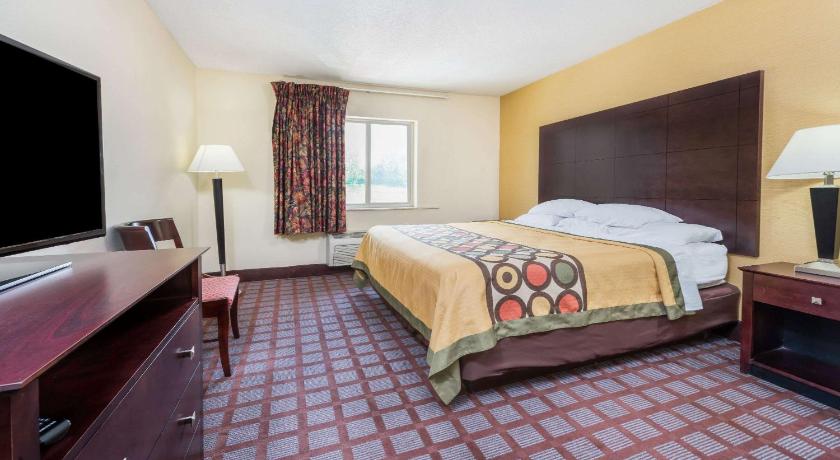 Super 8 By Wyndham Bloomington