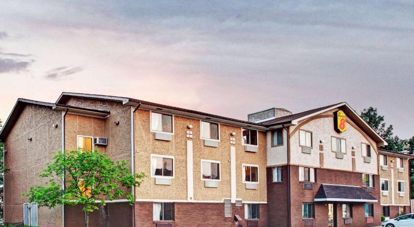 Super 8 By Wyndham Baltimore/Essex Area photo
