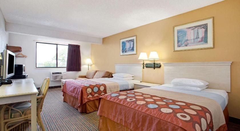 Super 8 By Wyndham Clearwater - St. Petersburg Airport