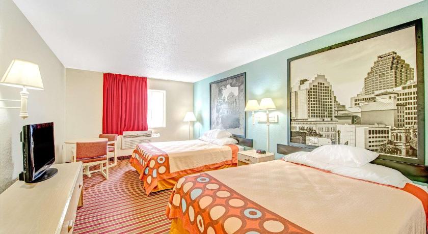 Super 8 By Wyndham San Antonio/Fiesta