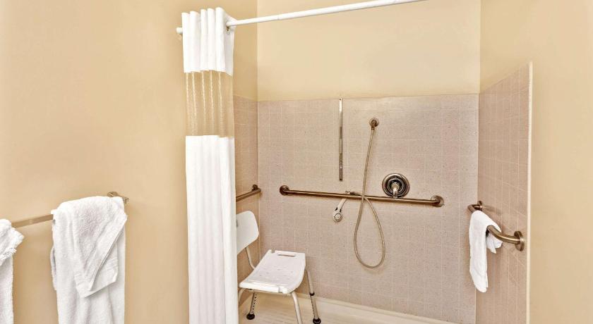Travelodge by Wyndham Burbank-Glendale photo