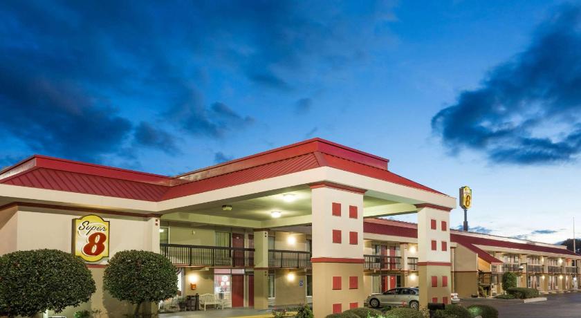 Super 8 By Wyndham Tifton — Hotel in Tifton (GA)
