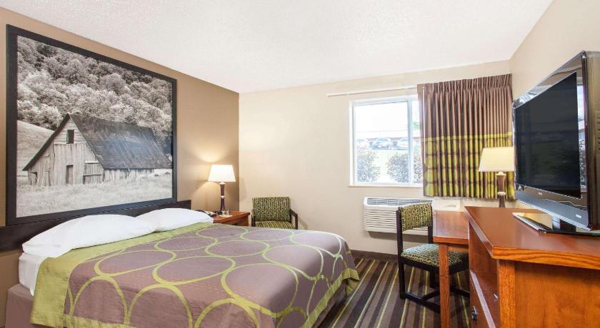 Super 8 By Wyndham Richlands - Claypool Hill Area photo