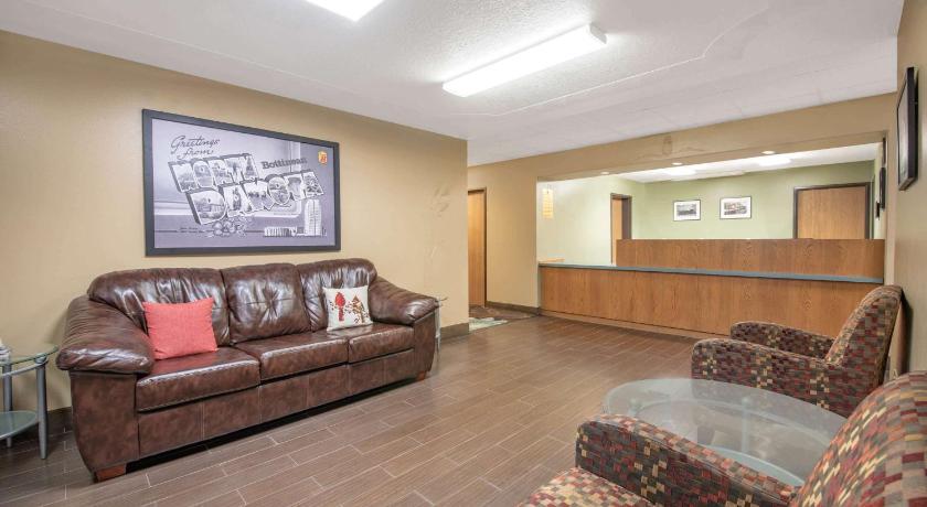 a living room filled with furniture and a couch, Four Seasons Inn in Bottineau (ND)