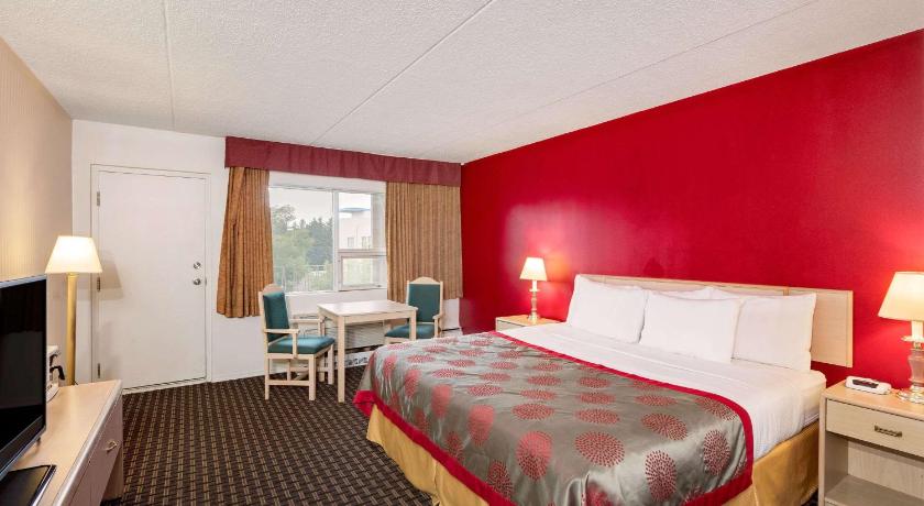 Ramada Limited Calgary Northwest